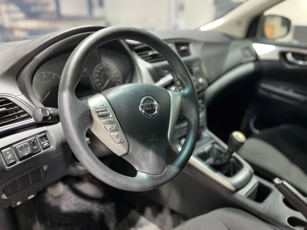 Nissan Sentra Sense — foto 31 de 32