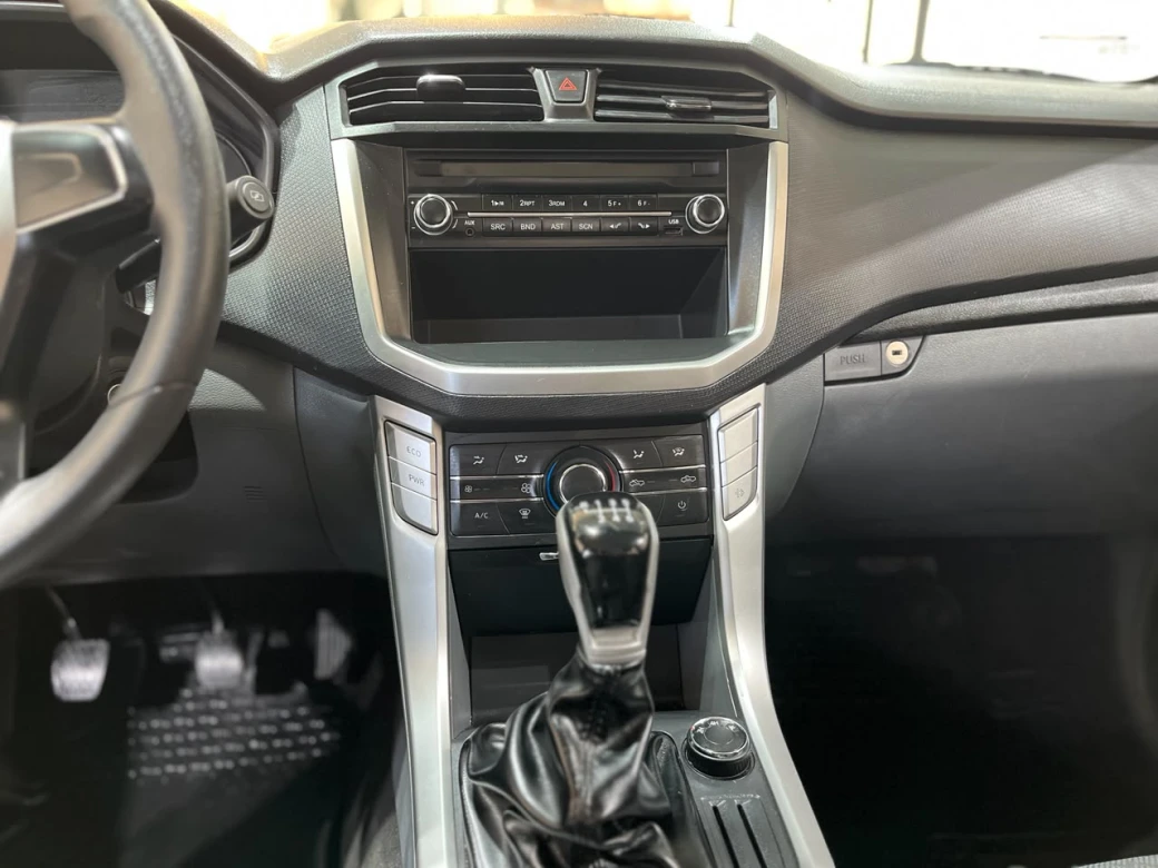 Maxus T60 — foto 18 de 33