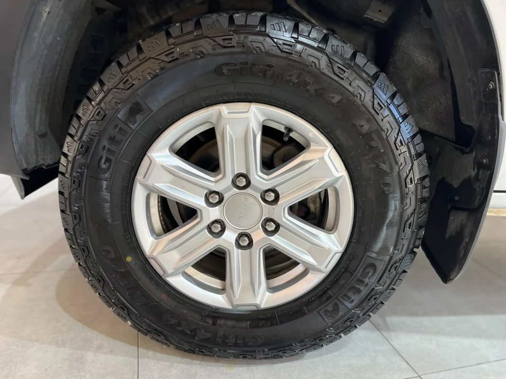 Maxus T60 — foto 23 de 33