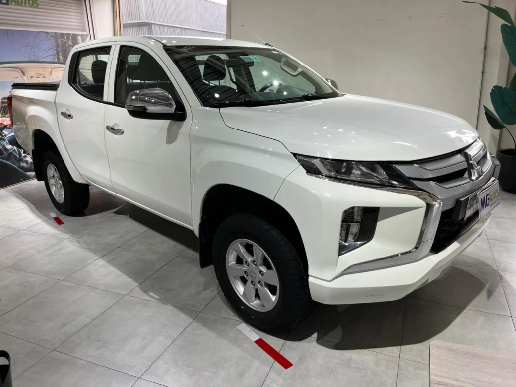 Mitsubishi L200 Katana Crt — foto 3 de 21