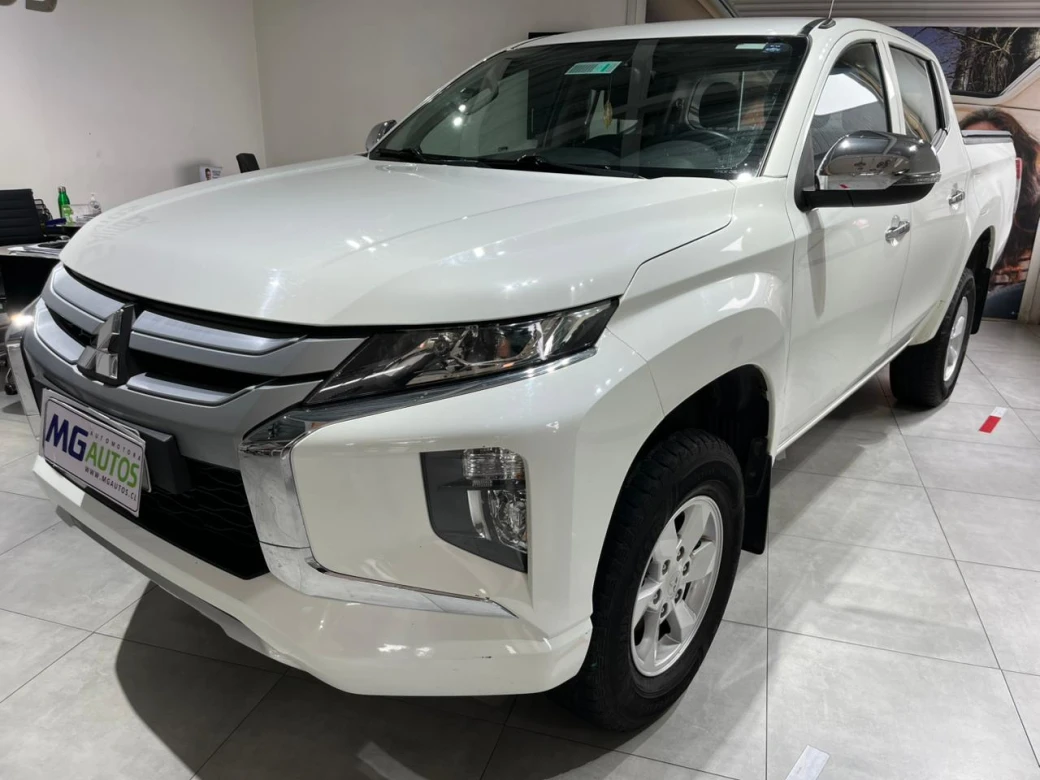 Mitsubishi L200 Katana Crt — foto 5 de 21