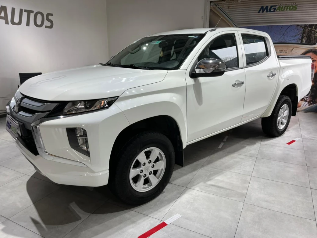 Mitsubishi L200 Katana Crt — foto 9 de 21