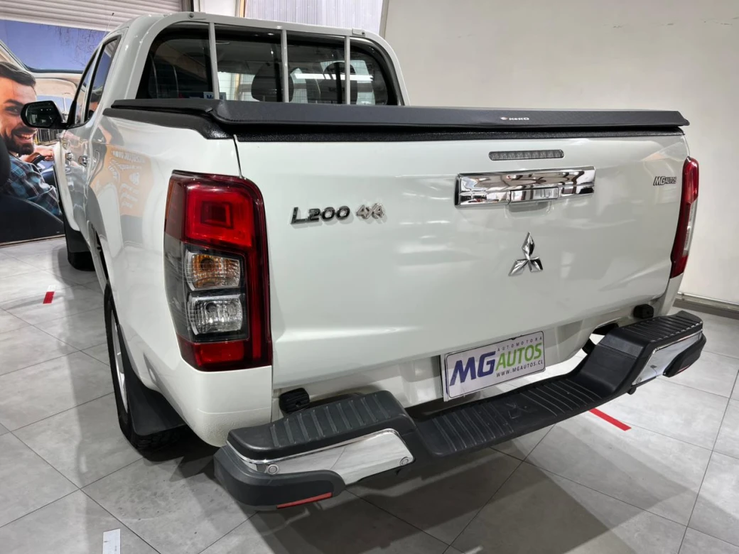 Mitsubishi L200 Katana Crt — foto 10 de 21
