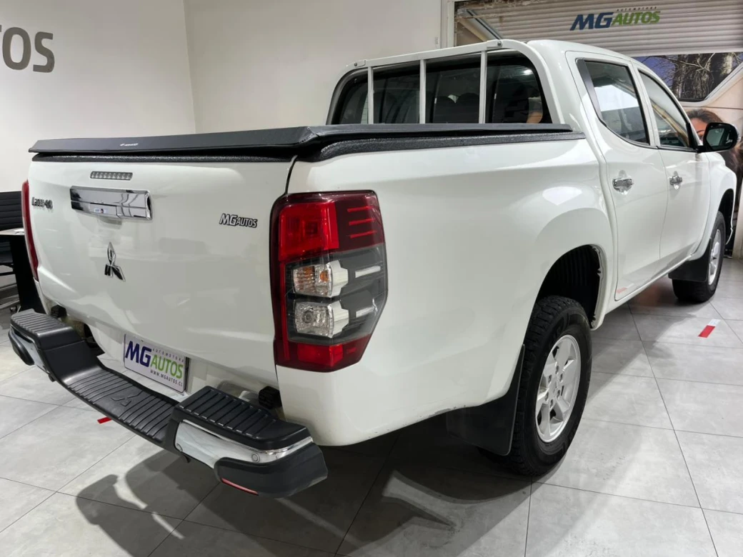 Mitsubishi L200 Katana Crt — foto 12 de 21