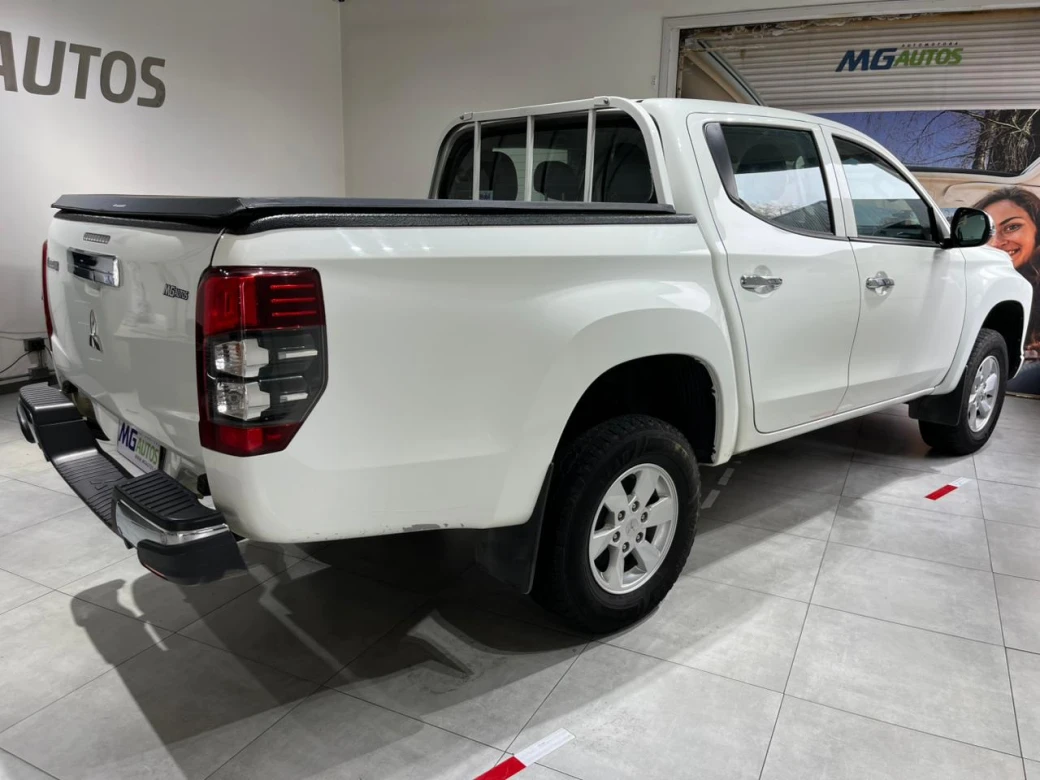 Mitsubishi L200 Katana Crt — foto 14 de 21