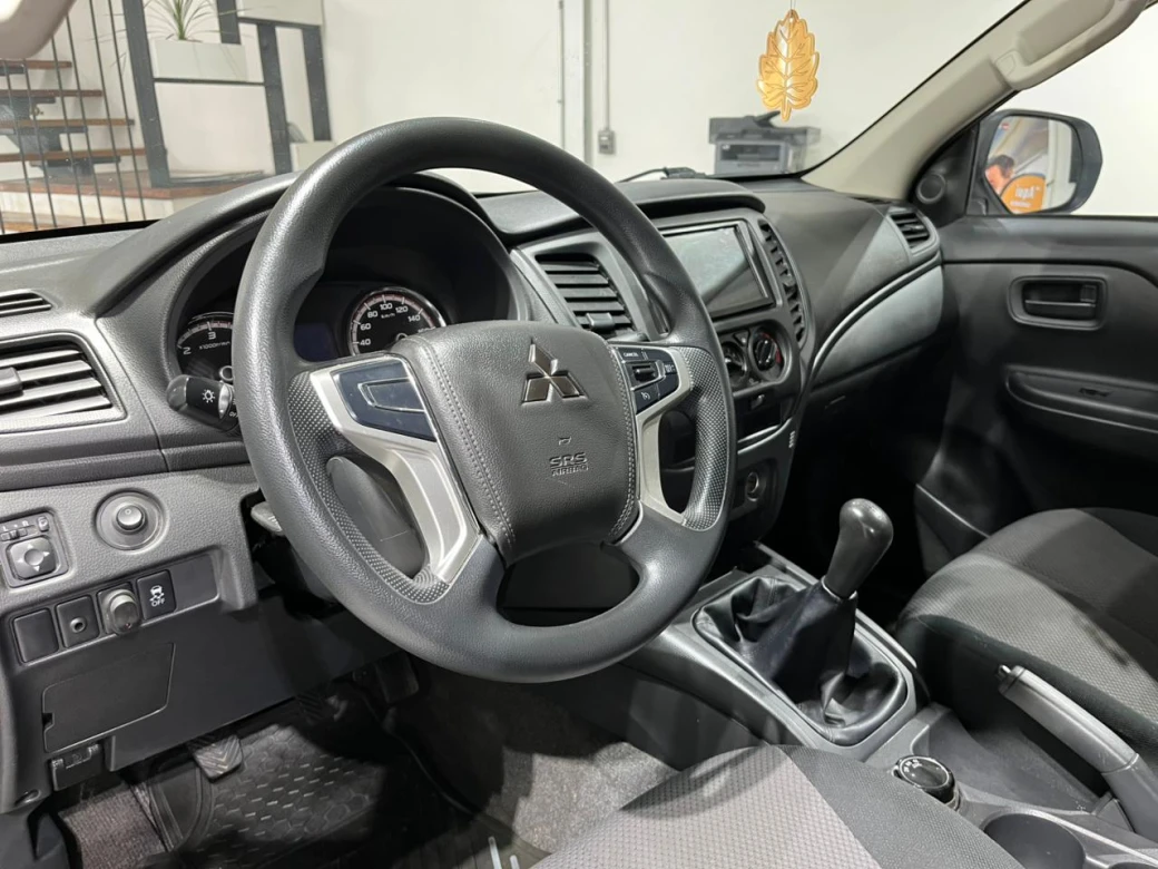 Mitsubishi L200 Katana Crt — foto 16 de 21