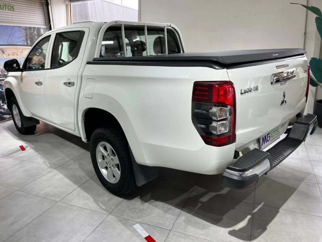 Mitsubishi L200 Katana Crt — foto 17 de 21